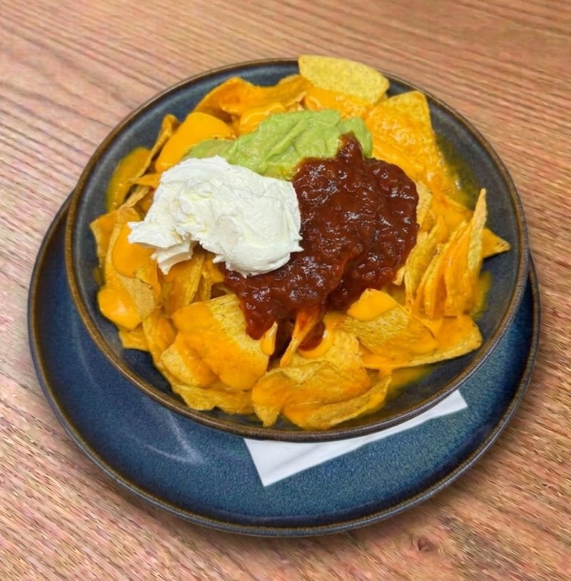 Tortilla chips - Kaas, guacamole, relish en sour cream | Toos & Roos | Amsterdam